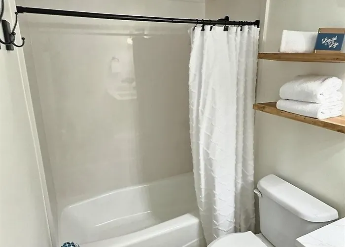 Island Winds East 507 - Immaculately Remodeled - Free Daily Activities! Apartment