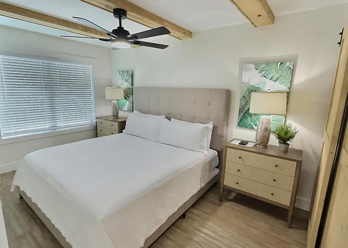 Island Winds East 507 - Immaculately Remodeled - Free Daily Activities!