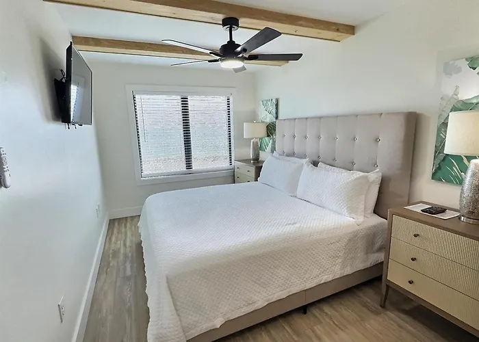 Island Winds East 507 - Immaculately Remodeled - Free Daily Activities! *