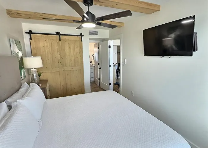 Apartment Island Winds East 507 - Immaculately Remodeled - Free Daily Activities! *