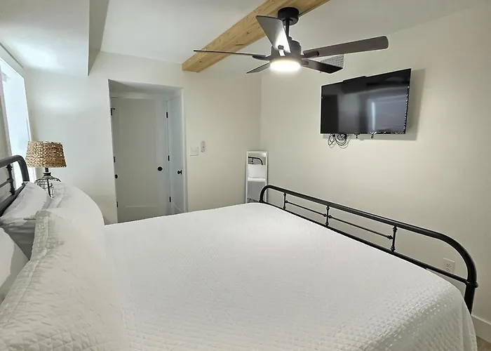Island Winds East 507 - Immaculately Remodeled - Free Daily Activities! *